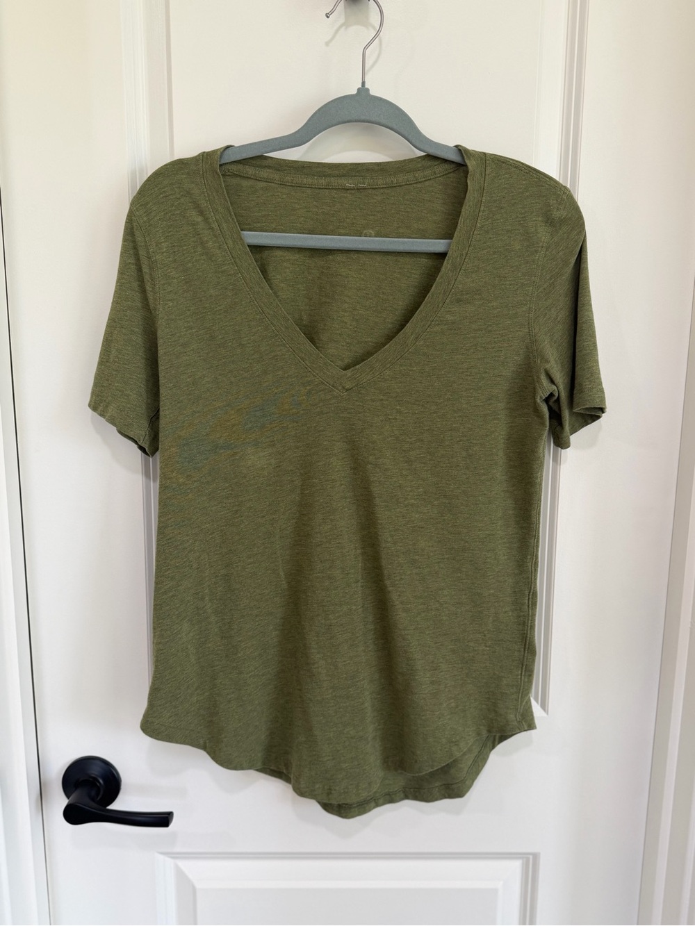 Lululemon Women’s Small V-Neck Fitted Athletic Shirt Gray